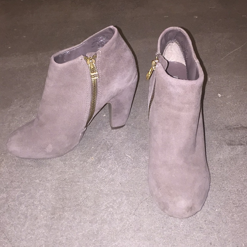 Steve Madden Gray Suede Booties